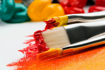 油和丙烯酸油漆刷和油漆